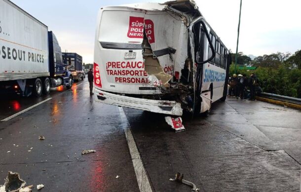 Carambola en autopista Córdoba-Veracruz deja al menos 40 personas heridas