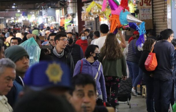 Tapatíos abarrotan negocios, tianguis y mercados en víspera navideña