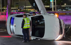 Conductor ebrio vuelca su vehículo en López Mateos; viajaba con su hija de 16 años