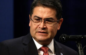 Trump indulta a Juan Orlando Hernández; expresidente hondureño queda en libertad tras condena por narcotráfico