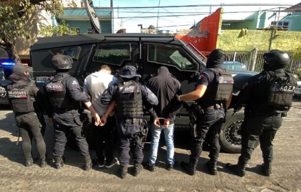 Detienen a dos presuntos extorsionadores en GDL