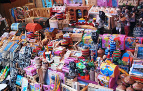 Juguetes tradicionales, los buscan y compran en San Juan de Dios