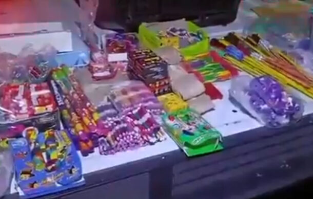 Aseguran 10 kilos de pirotecnia ilegal en explanada de templo en Guadalajara