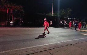 Volcadura de tráiler de doble remolque colapsa la circulación en el Periférico de Guadalajara