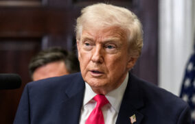 Trump asigna a Rubio, Hegseth y Miller la coordinación de la transición en Venezuela