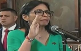 Delcy Rodríguez asume presidencia interina tras destitución de Maduro