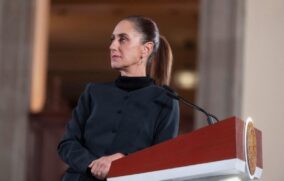 Sheinbaum niega investigación contra la exembajadora de México en Gran Bretaña