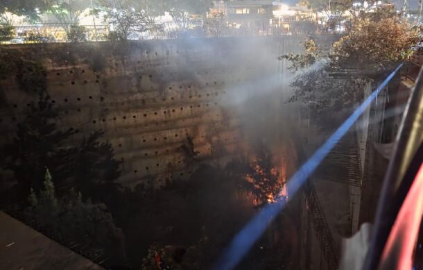 Rescatan a hombre de un pozo de 10 metros en cruce de Mariano Otero y López Mateos