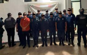 Detienen a 12 policías municipales en Mazatán durante operativo