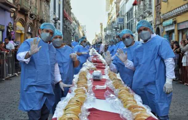 Puebla rompe récord con la Rosca de Reyes más grande del mundo