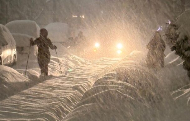 Histórica nevada paraliza Toronto y provoca emergencia climática