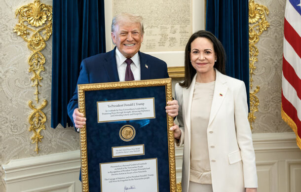 María Corina Machado entrega su Nobel de la Paz a Donald Trump