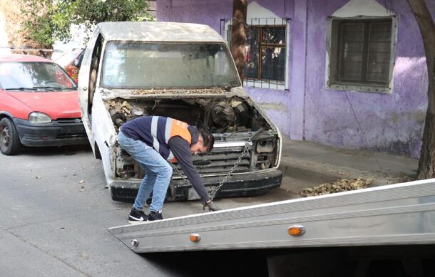 Guadalajara refuerza retiro de autos abandonados