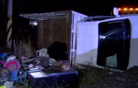 Vuelca camioneta de mudanza en la carretera a Tala; dos heridos