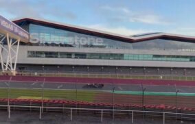 ¡Por fin! Checo Pérez ya se subió a un Cadillac de F1