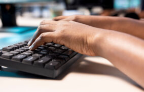 Reportan robo masivo de datos; autoridades niegan vulneraciones