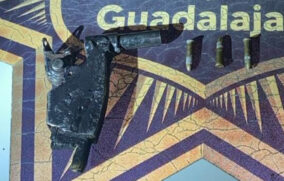 Detienen a hombre con arma artesanal tras sorprenderlo orinando en la vía pública