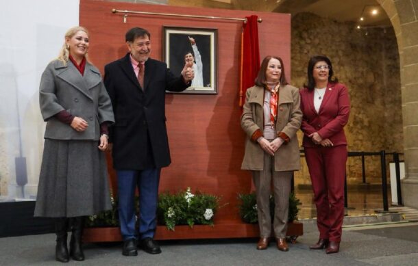 Devela Noroña su retrato como presidente del Senado