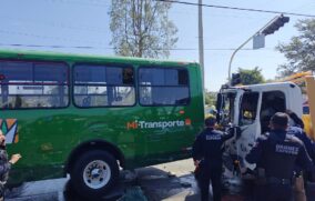 Choque entre grúa y camión de la Ruta 15 deja dos heridos graves en Periférico Norte