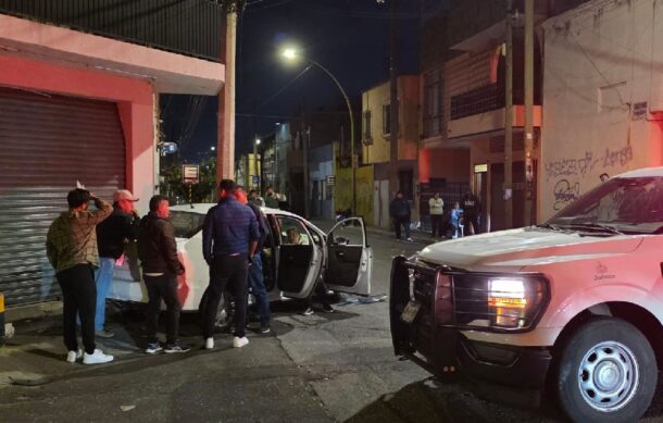 Choque entre dos autos deja varios lesionados en Guadalajara