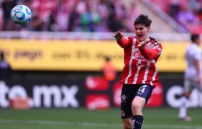 Chivas suma tres triunfos y se mantiene de líder en la Liga MX