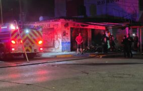 Incendio por presunto acto vandálico daña dos locales en Lagos de Oriente