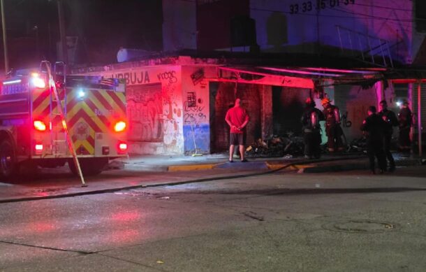 Incendio por presunto acto vandálico daña dos locales en Lagos de Oriente