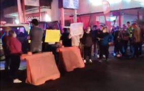 Vecinos de Real del Valle bloquean Adolf B. Horn para exigir seguridad y aclarar uso de recursos