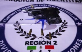 Detienen a dos hombres tras violento robo de motocicleta en la Col. Monumental