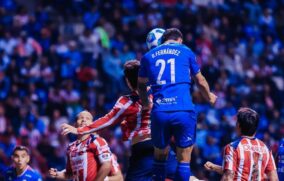 Cruz Azul acaba con la racha ganadora de Chivas y Atlas se mantiene invicto en casa
