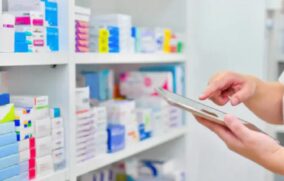 Buscarán que farmacias particulares bajen los precios de medicinas