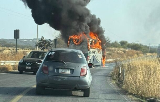 Violencia y bloqueos se extienden de Jalisco a Michoacán, Guanajuato y Tamaulipas