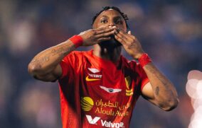 Continua Julián Quiñones con su racha goleadora en la Liga Árabe