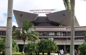 Cuba se queda sin combustible aéreo tras sanciones estadounidenses