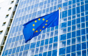 UE pide a Estados Unidos reducir aranceles tras fallo de la Corte Suprema