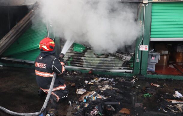 Incendio consume 13 bodegas en Zapopan