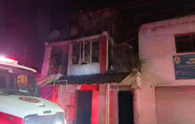 Incendio consume tercer piso de vivienda en Toluquilla; no hay lesionados