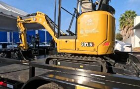 Entregan 47 vehículos al IJCF para fortalecer su operatividad