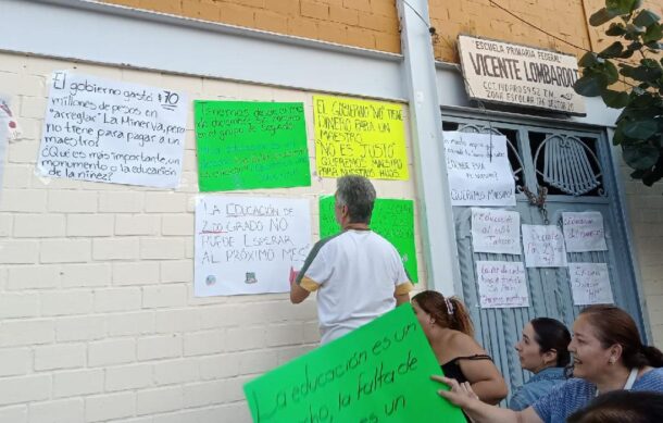 Por falta de maestro, padres de familia cierran primaria en Guadalajara
