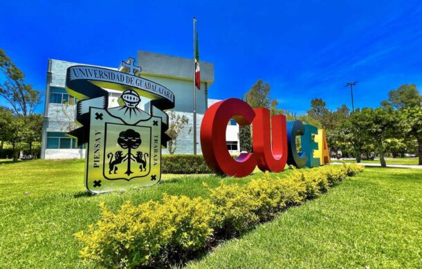 Asisten todos los docentes al CUCEA en regreso a clases