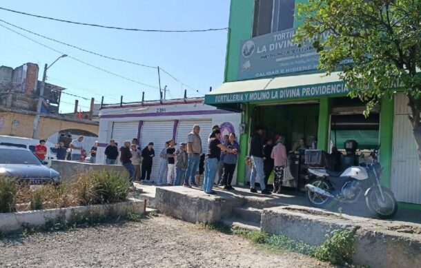 Compras de pánico generan caos y largas filas en tiendas de conveniencia