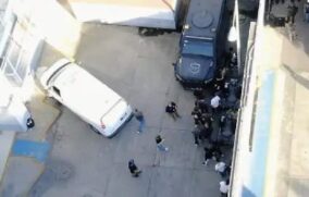 Motín en penal de Puerto Vallarta deja 23 reos fugados y un custodio muerto