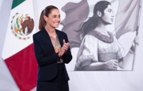 Sheinbaum defiende a Marx Arriaga, pero reconoce que se le ofreció un consulado para irse de la SEP