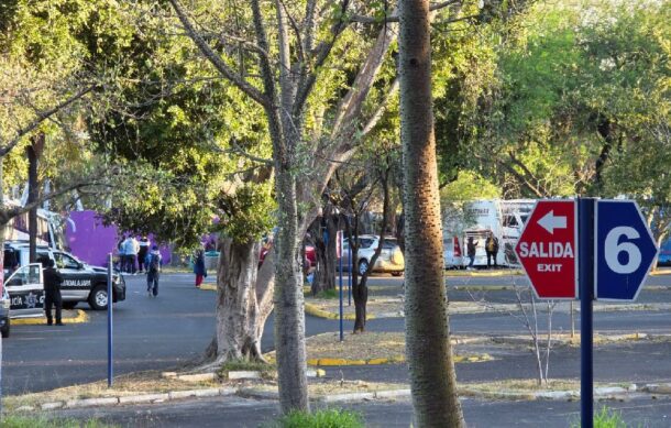 Más de mil turistas permanecen resguardados en el Zoológico Guadalajara tras bloqueos