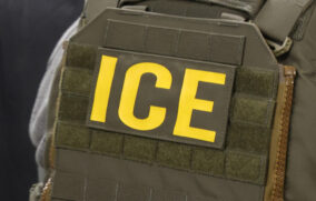 Todd Lyons, director interino del ICE, dejará cargo en mayo