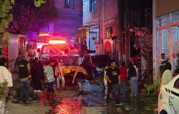 Rescatan a perro atrapado durante incendio en Tlaquepaque