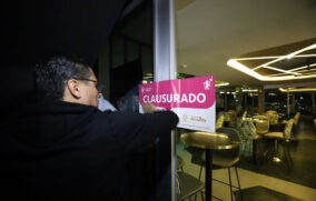 Clausuran terraza del Hotel Riu tras salto en paracaídas desde el piso 41