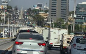 Reportan severo congestionamiento en Periférico Poniente