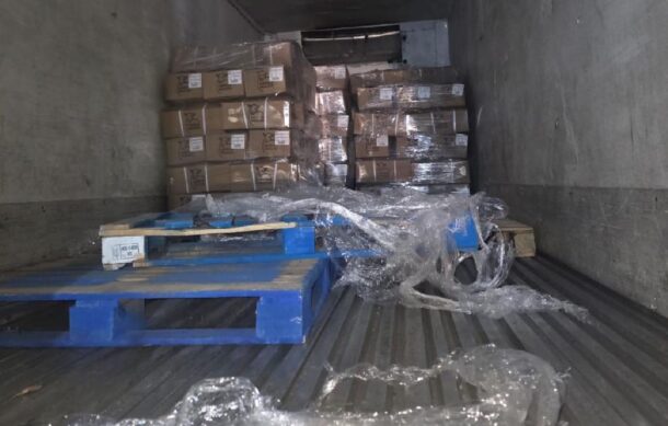 Recuperan tractocamión con carga de un millón de pesos; detienen a dos adolescentes