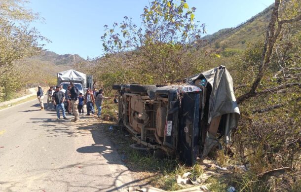 Volcadura en Talpa de Allende deja nueve lesionados